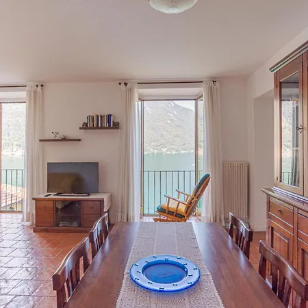 With Shared Pool And Parking! View Appartamento