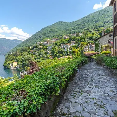 With Shared Pool And Parking! View Appartamento *